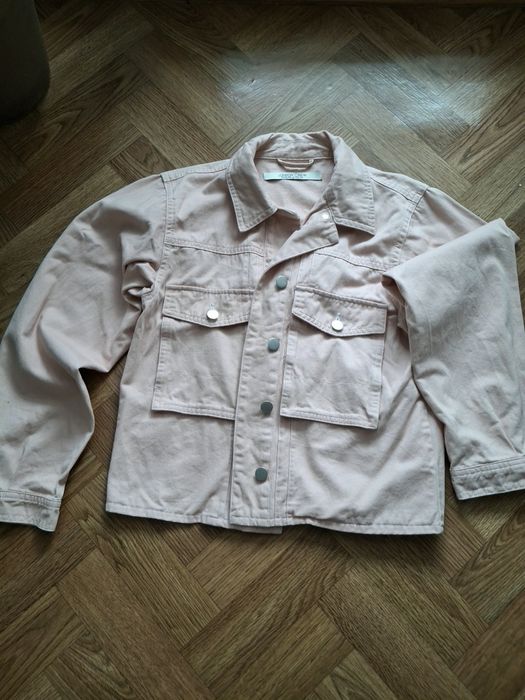 Віддам куртку рожеву на 12-13 років джинсову.