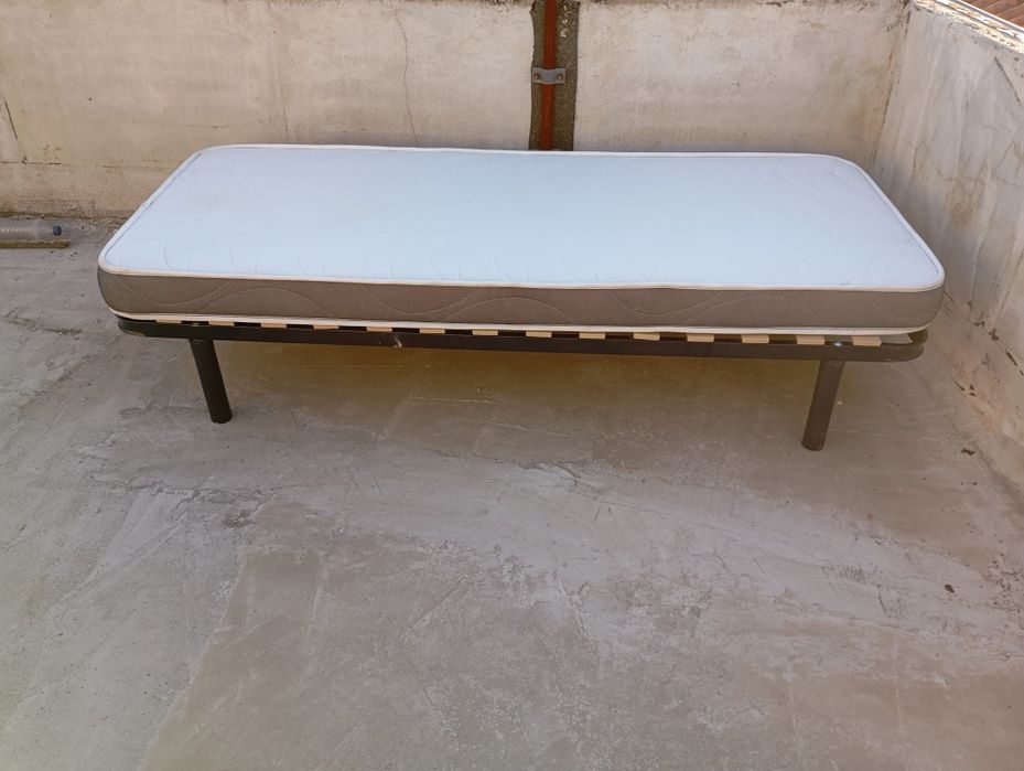 Cama solteiro com colchão