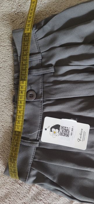 Últimos Saldos- Pantalona cinza com pregas
