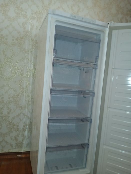 Морозильна  камера beko