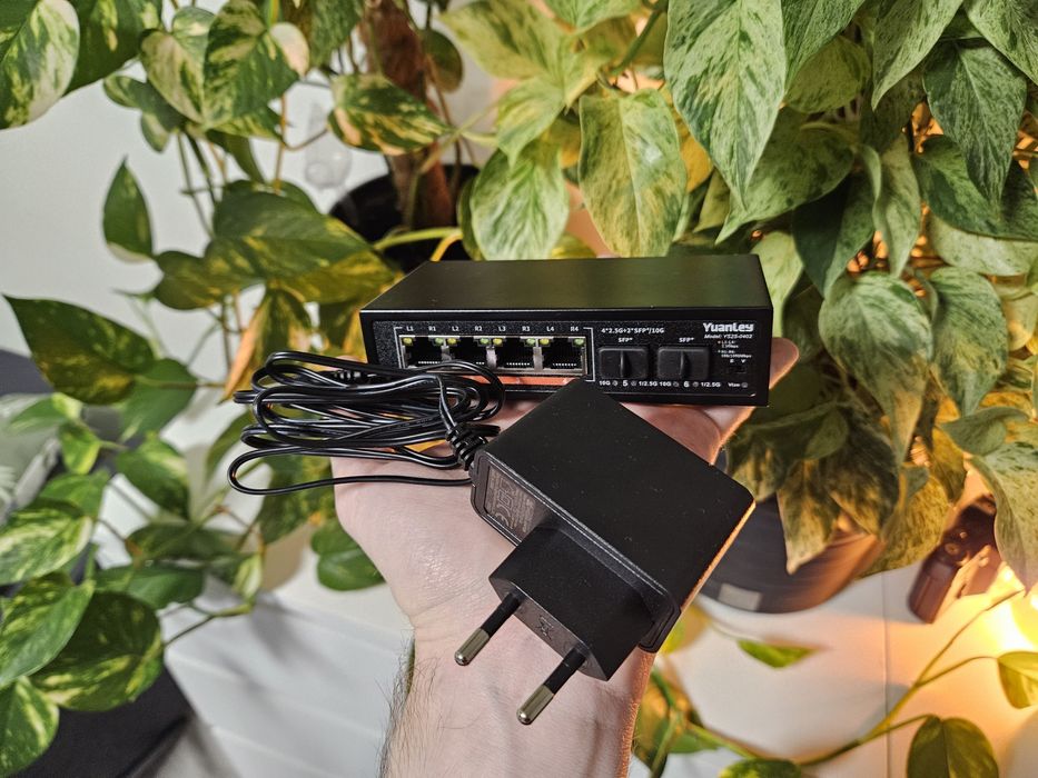 Switch YuanLey 10Gb, 2,5Gb, 2xSFP+, 4X2,5GbE