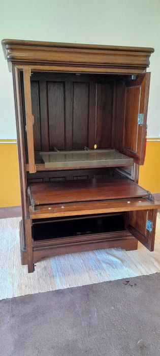 Vendo móvel  em madeira de sala
