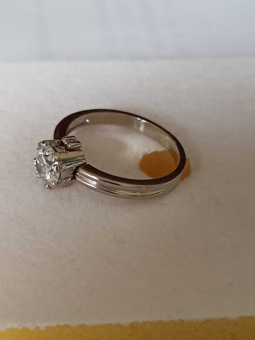 Pierśconek złoto 585 z brylantem 0,75 ct (certyfikat )