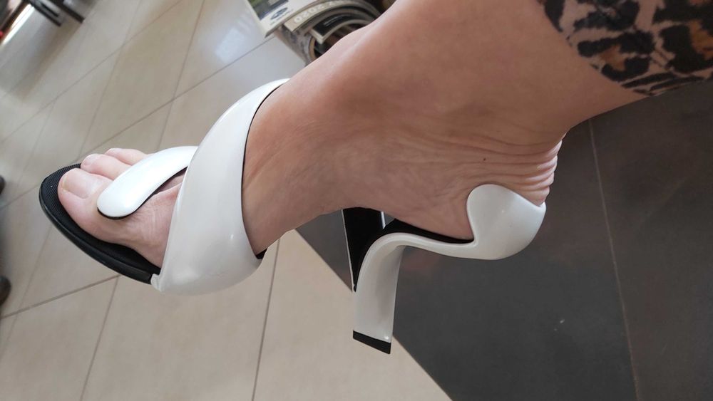 Sandały rozm 38 biała perła gladiatorki