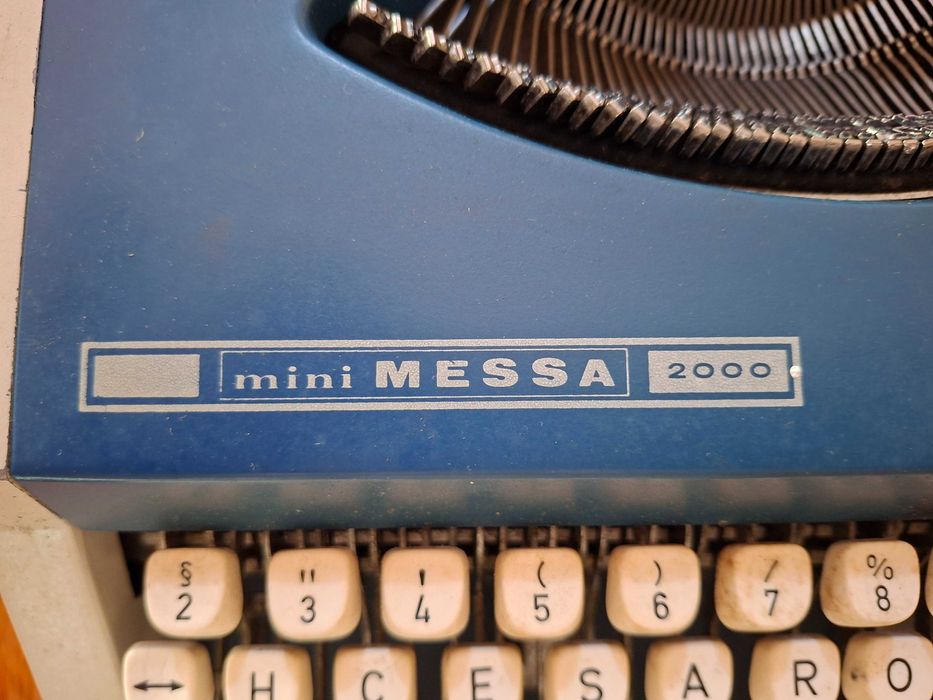 Maquina de escrever antiga - Mini Messa 2000
