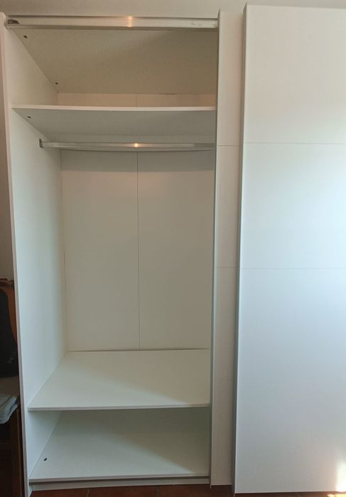 Armário de portas de correr