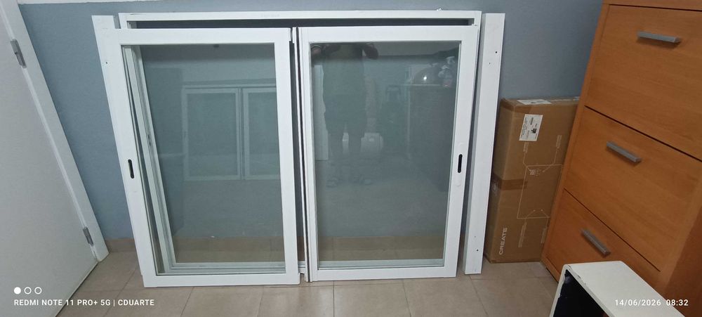 Vendo 2 Janelas em Alumínio, Lacada a Branco – Vidro Duplo (151x119)