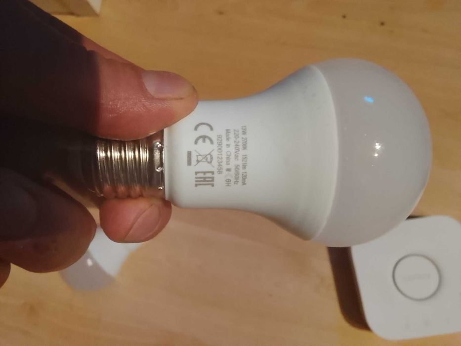 Philips Hue Bridge 2.1 + 2 inteligentne żarówki E27