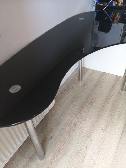 Czarny w kształcie elipsy stol