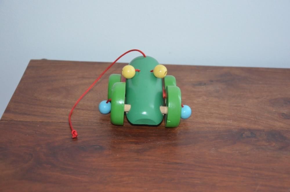 Brinquedo de Madeira Lagarto, com 4 rodas