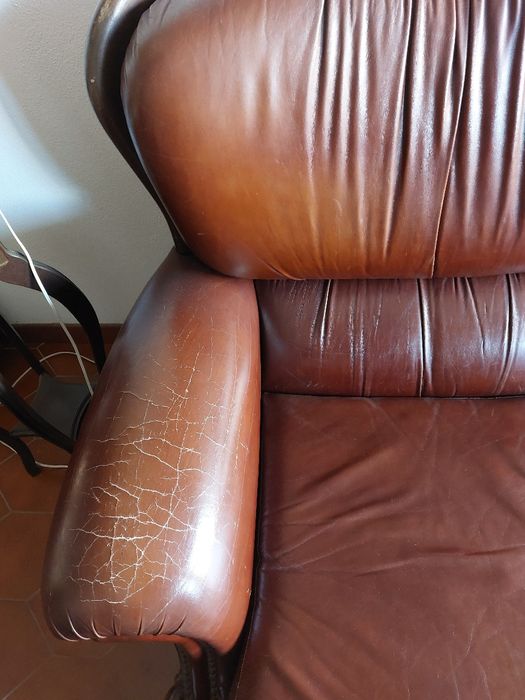 Conjunto 1 sofá, 2 poltronas, de pele