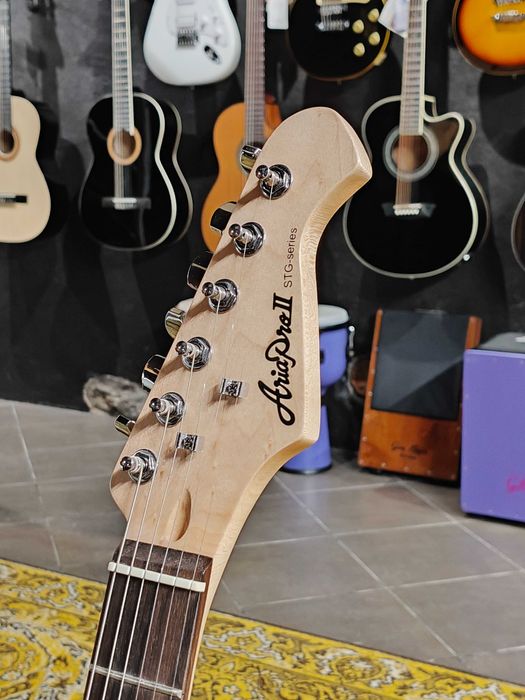 Zestaw Gitara Elektryczna Aria STG-003 BK + Carlsbro Kickstart 10B