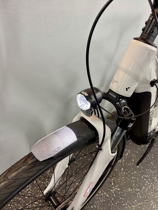 NOWY Rower elektryczny miejski CUBE Touring Hybrid One 625/Shimano