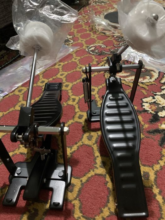 Педаль для бас бочки (барабана), педи, пружини для барабана, щотки.