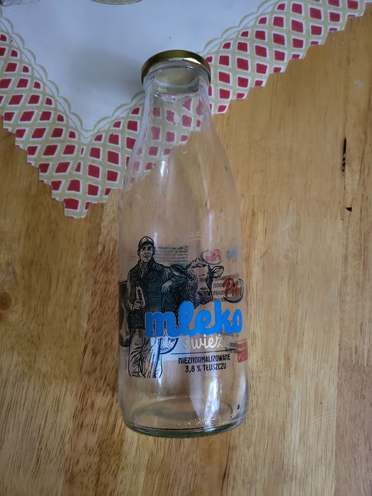 Szklane butelki po mleku