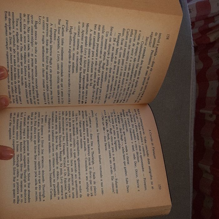 Vários livros antigos