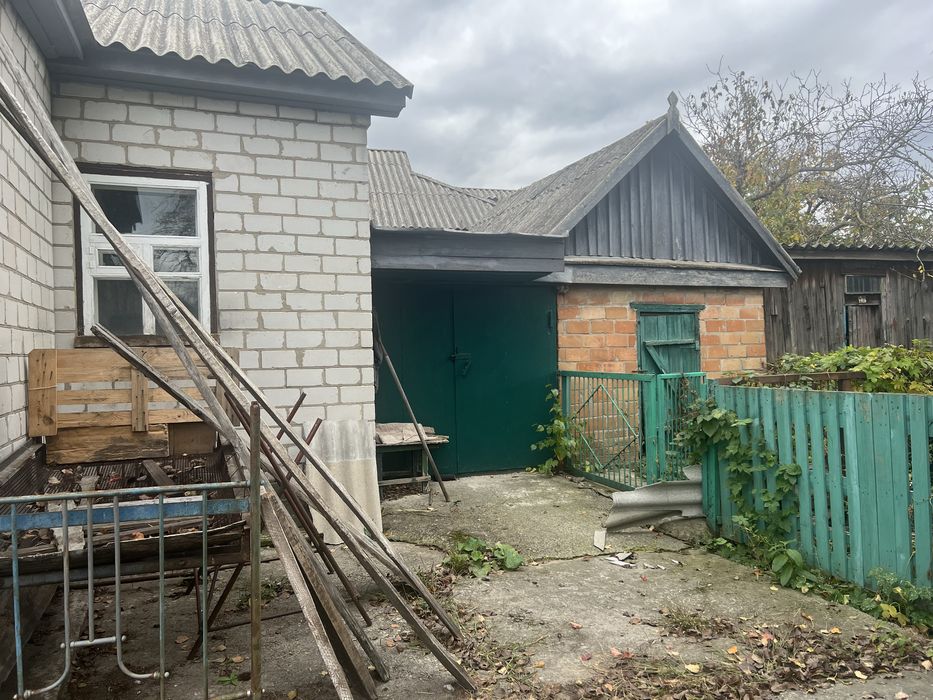 Продам 2 будинки в одному  дворі с. Садки
