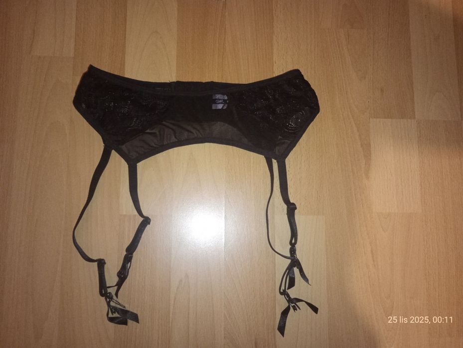 Pasy do pończoch biały o czarny. Rozmiar S