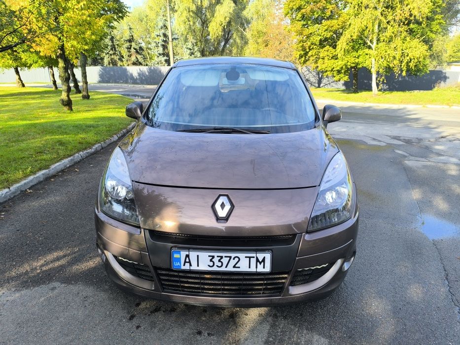 продам Renault Grand Scenic 2011р