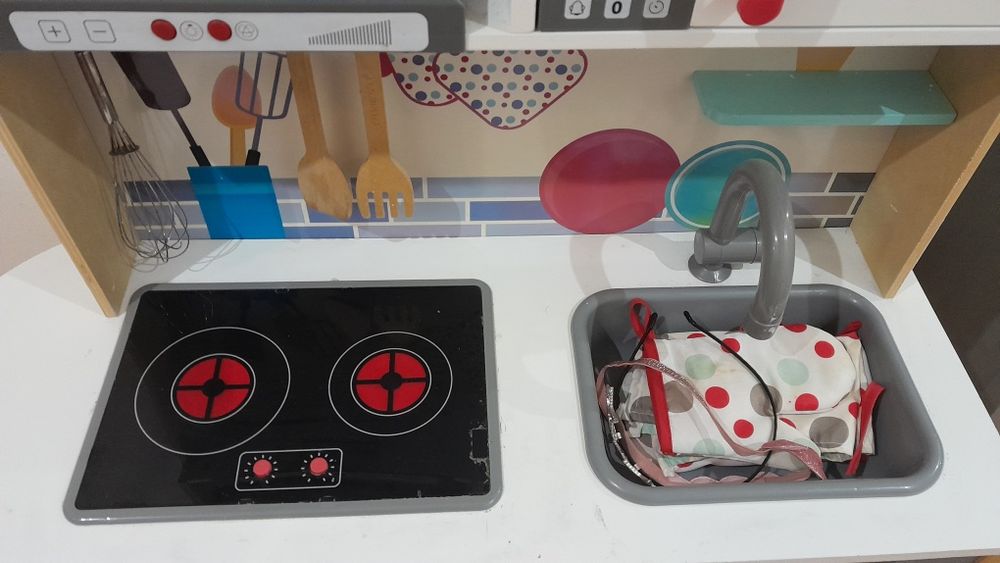 Cozinha de brincar em madeira