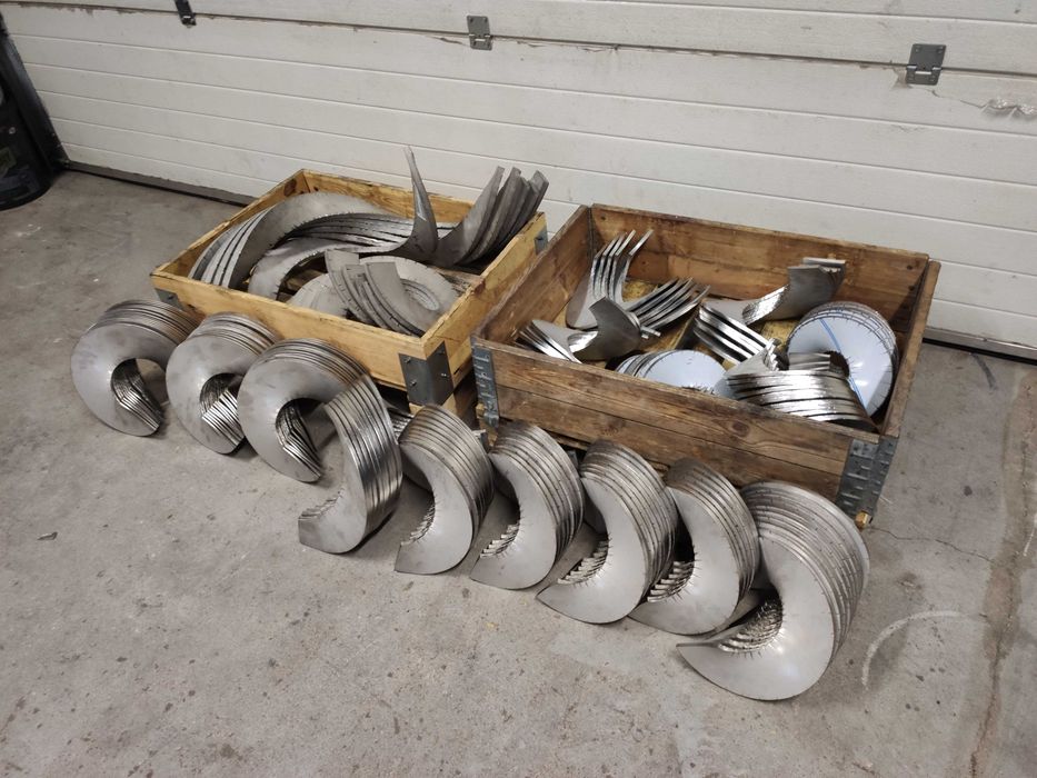 Pióra ślimaka, wały ślimakowe, zwoje żmijka wstęga przenośnika spirala