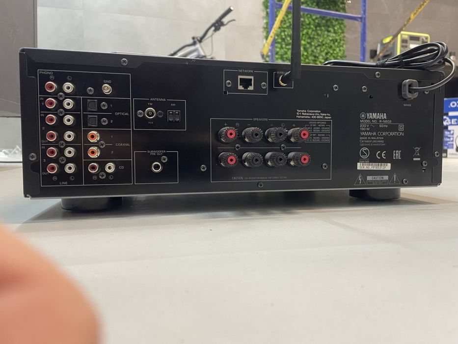 Стереоресивер Yamaha R-N602 с пультом