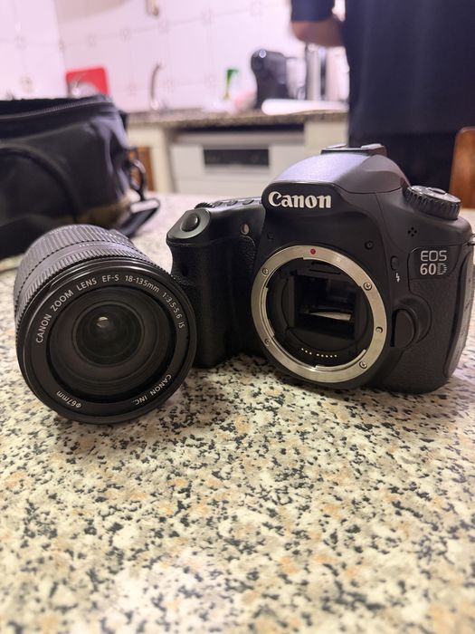 camara canon 60d EOS + EFS 18-135mm f/3.5-5.6