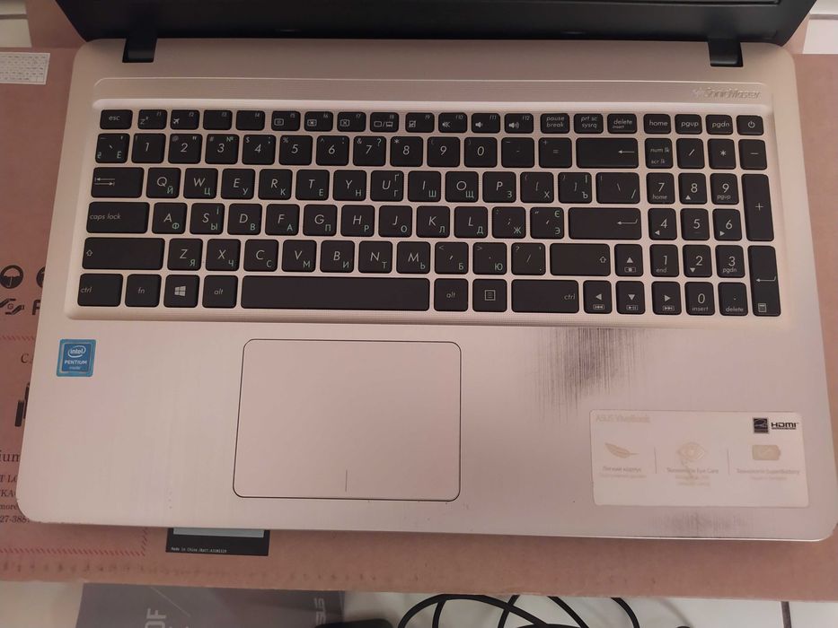 Відмінний ноутбук Asus R540NA (15,6 Full HD, 4 ядра, 4 Гб, 500 Гб)