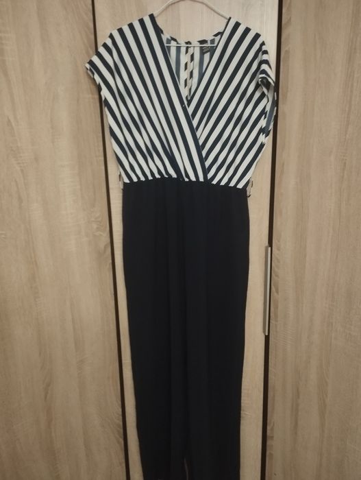 Sprzedam paczkę -5 sukienek rozmiar 38-40