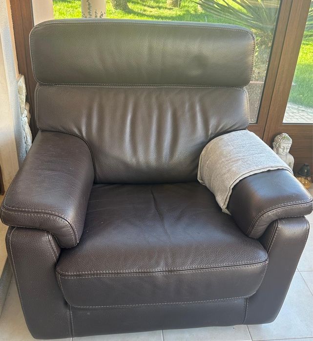 Conjunto sofá com duas poltronas
