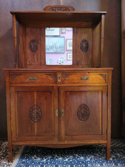 Móvel antigo em muito bom estado geral