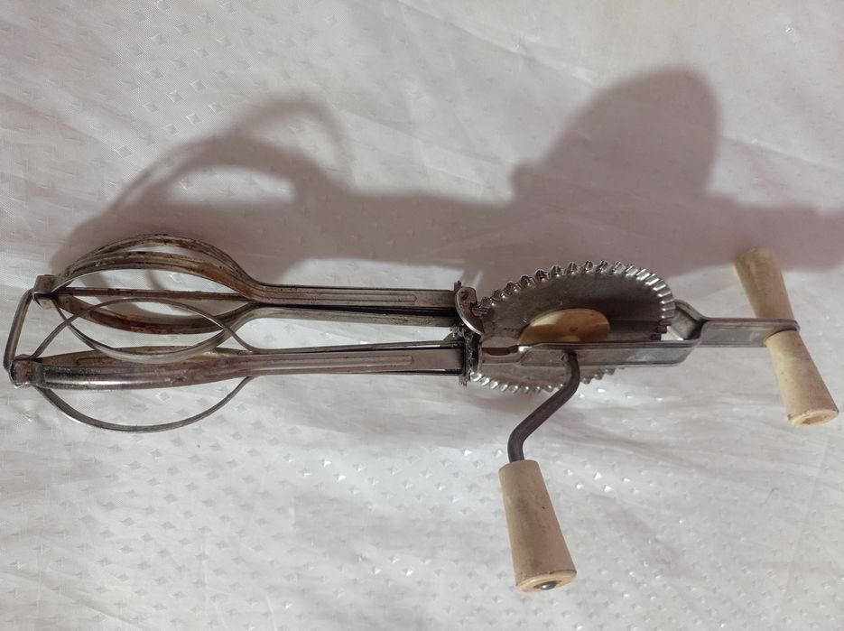 Міксер ручний механічний. Миксер.