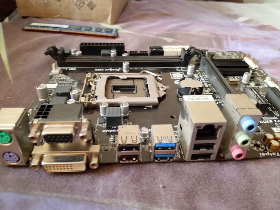 Материнська плата Gigabyte b85m-d2v