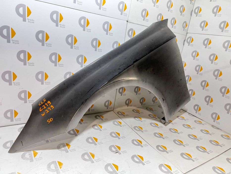 Guarda Lamas frente esquerdo Mercedes cls c219 w219
