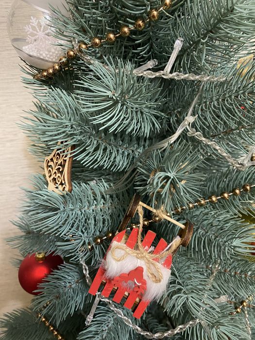 Ялинка новорічна