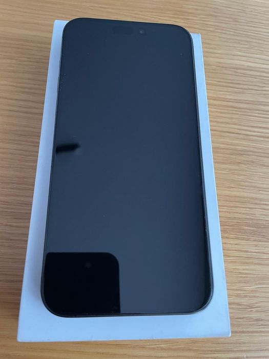 iPhone 15 Pro Max 256 (4 case, 1 z Guess)