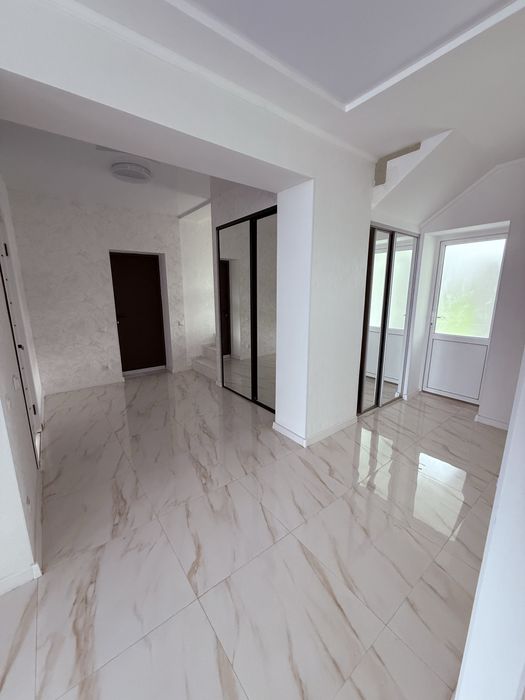 Продам новий будинок з ремонтом !!