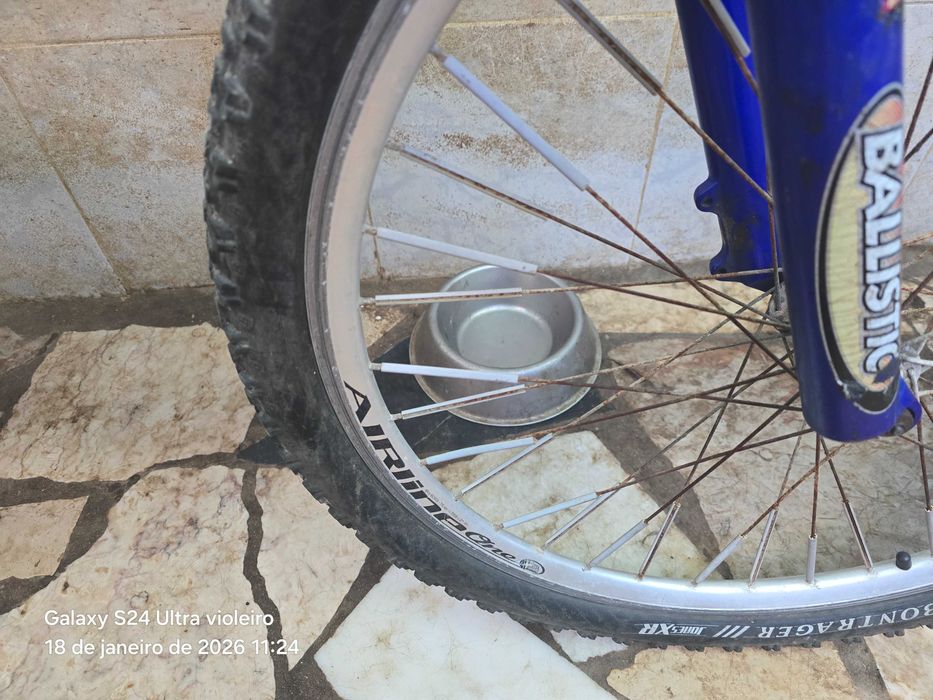 Bicicleta de montanha em aluminio