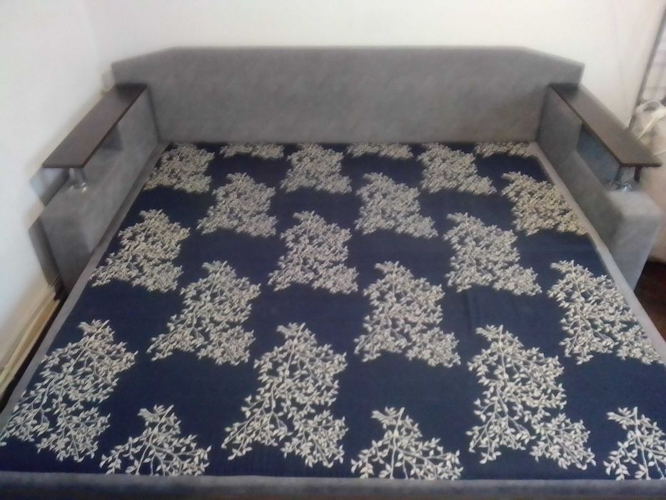 Диван в доброму стані