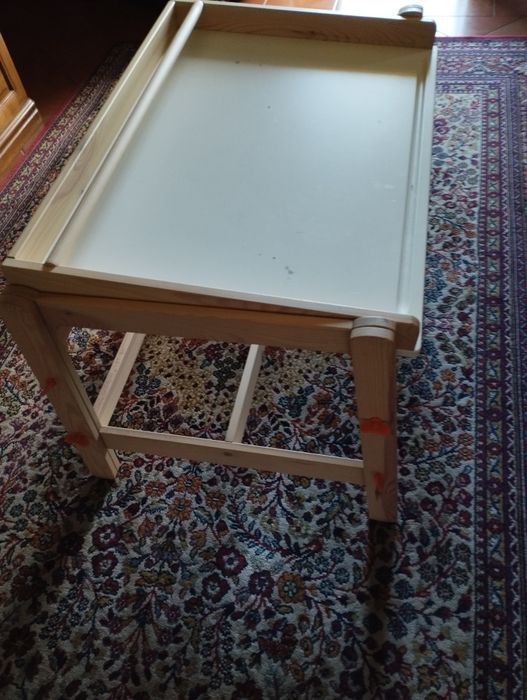 Mesa de actividade para crianças