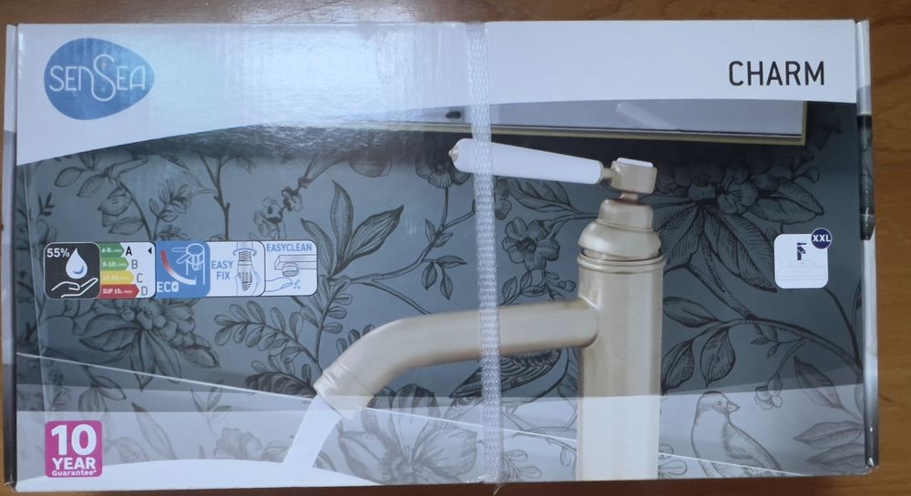 Duas torneiras para lavatorio