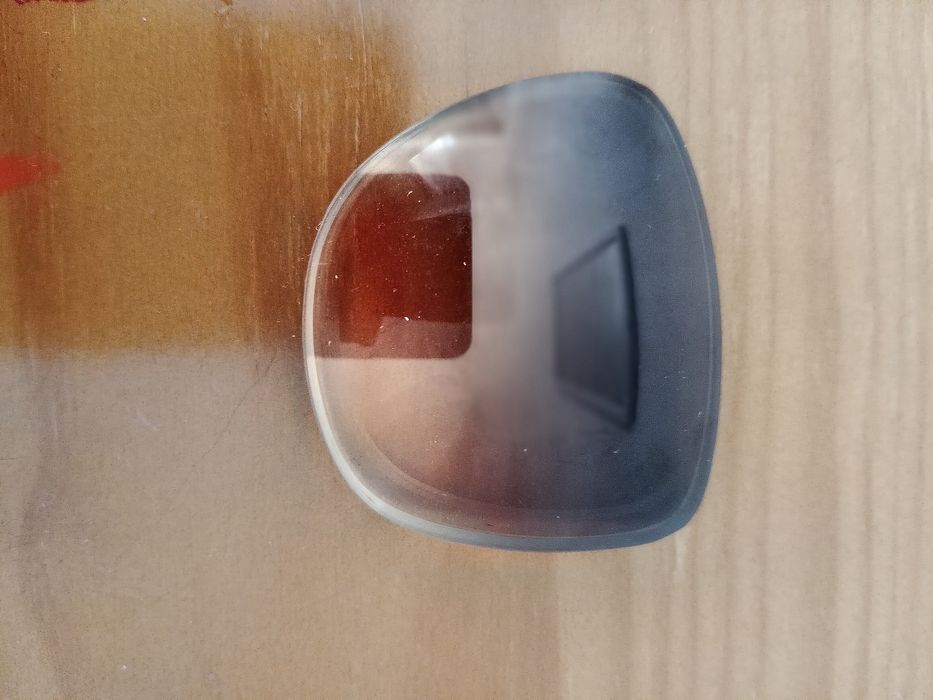 Lentes escuras e lentes brancas