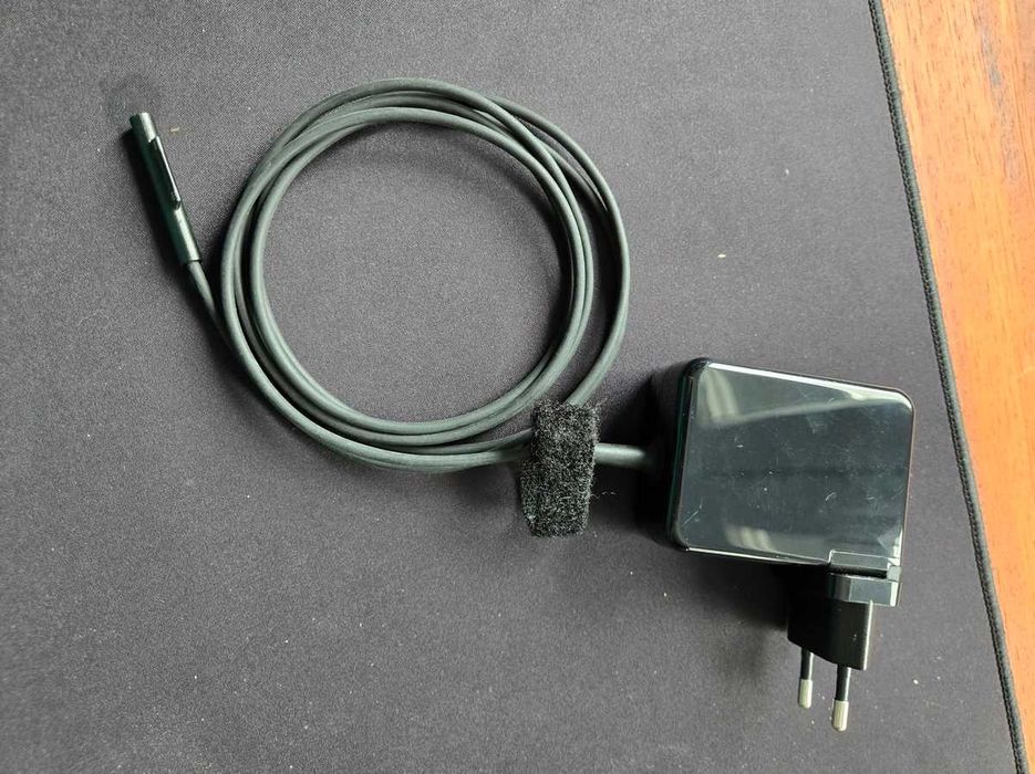 Computador Portátil / Tablet - Microsoft Surface 4 + Extras