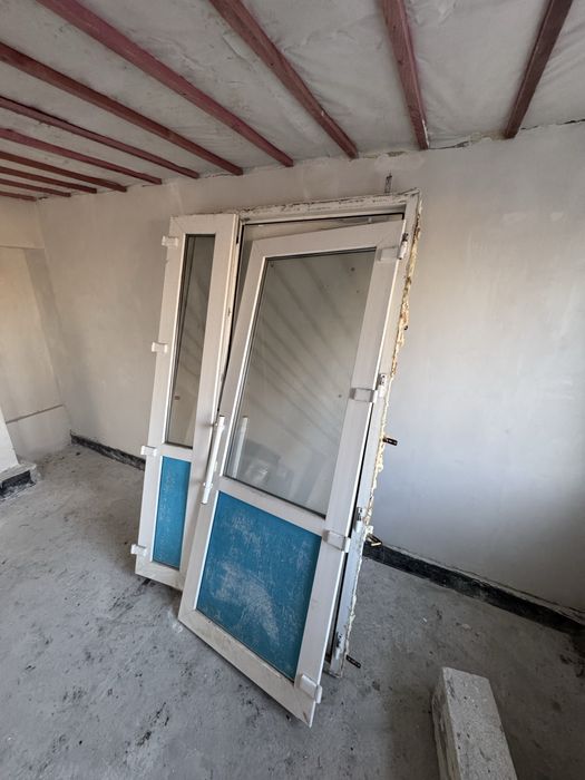 Двері метало пластикові з коробкою та замком