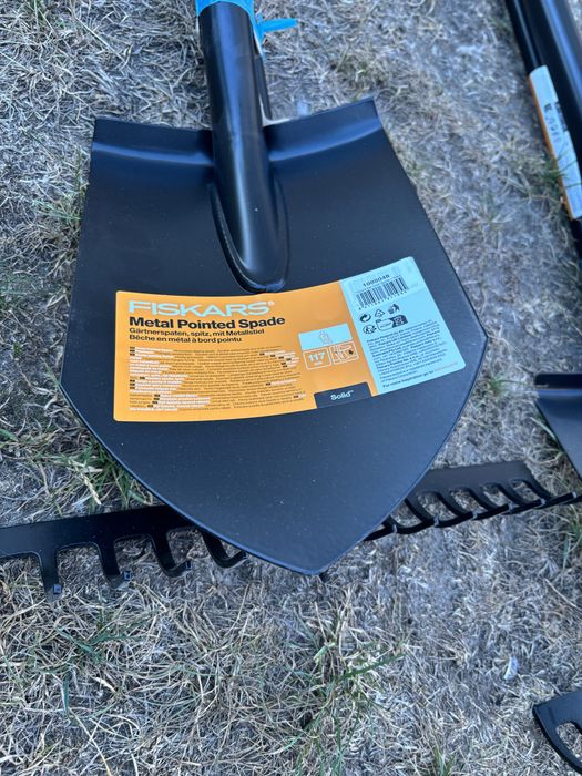 Лопата fiskars solid граблі комплект штикова