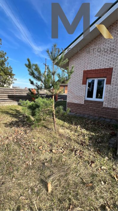 Двоповерховий будинок з видом на ліс у котеджному містечку