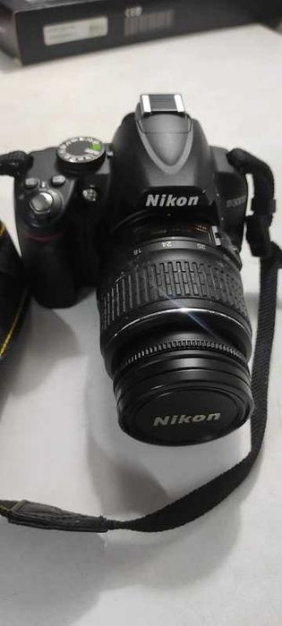 Nikon D3000 + Objetiva 18‑55mm – Excelente estado