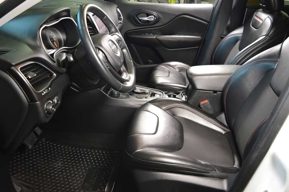 Jeep Cherokee      2019