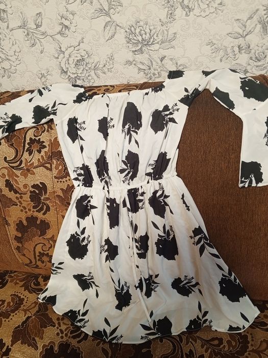 Біле плаття з чорними квітами(Легке літнє) S/M