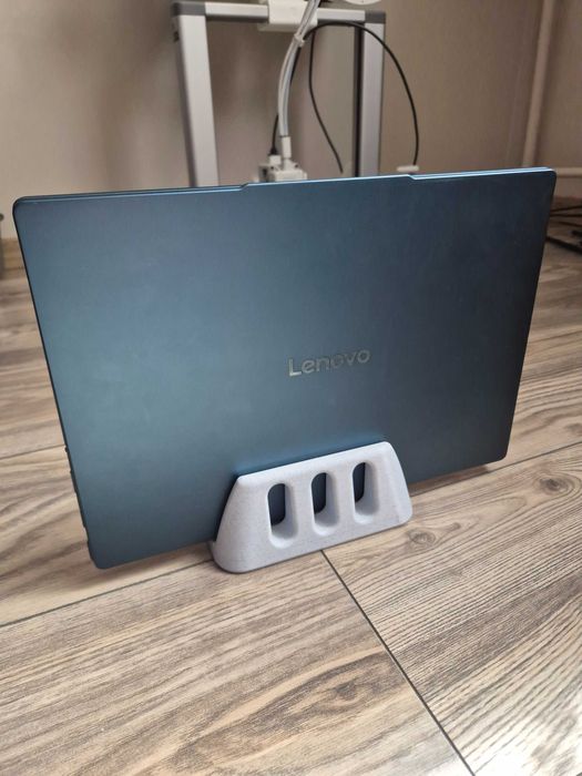Stojak na laptopa / tablet – pionowy organizer biurkowy